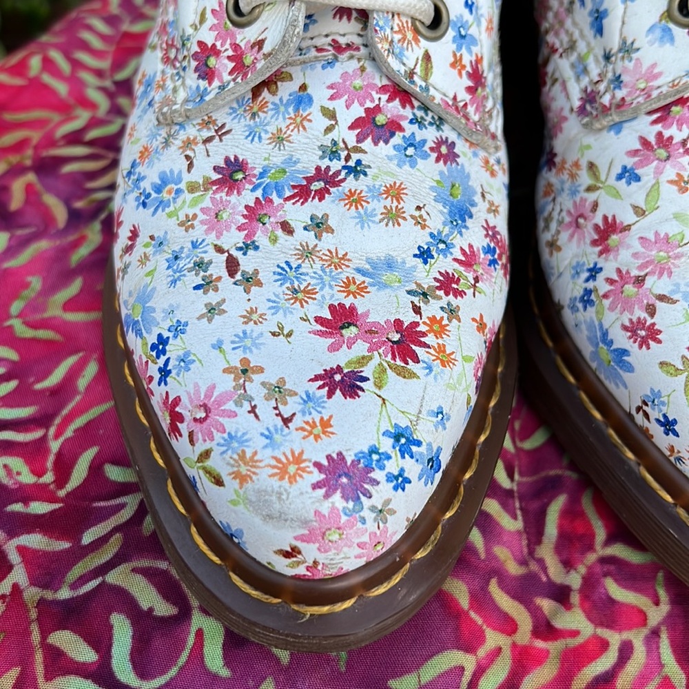🌸 Dr. Martens Vintage Pointed Toe Floral Boots 🌸 - Picture 12 of 17
